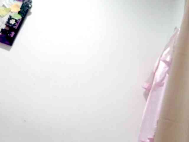 PetiteIvoryqueens webcam