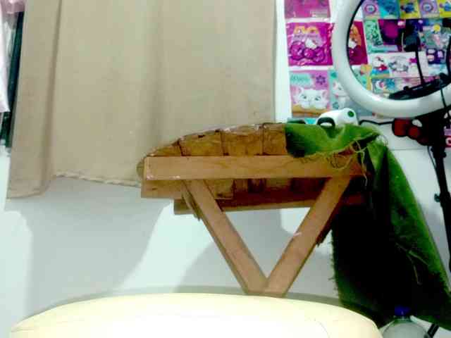 PetiteIvoryqueens webcam