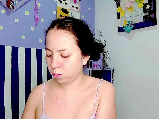 PetiteIvoryqueens webcam