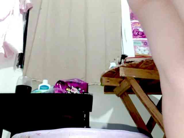 PetiteIvoryqueens webcam
