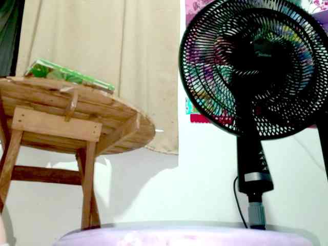 PetiteIvoryqueens webcam