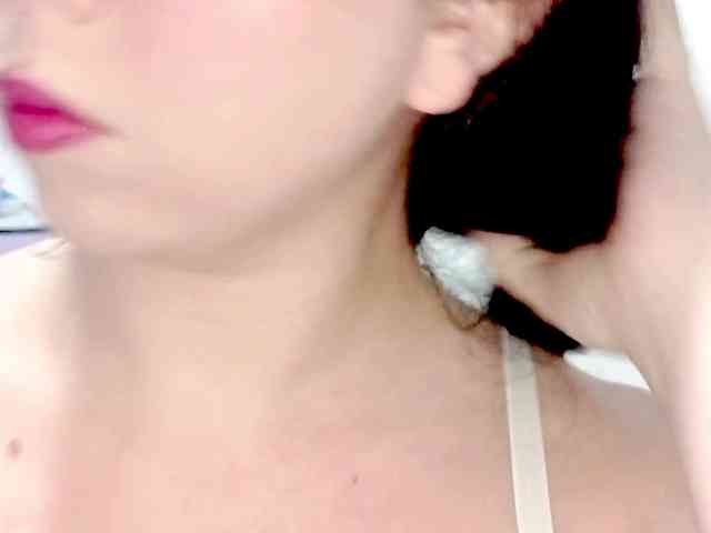 PetiteIvoryqueens webcam