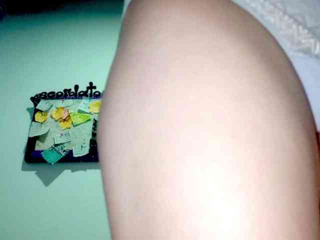PetiteIvoryqueens webcam
