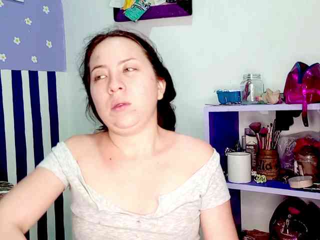 PetiteIvoryqueens webcam