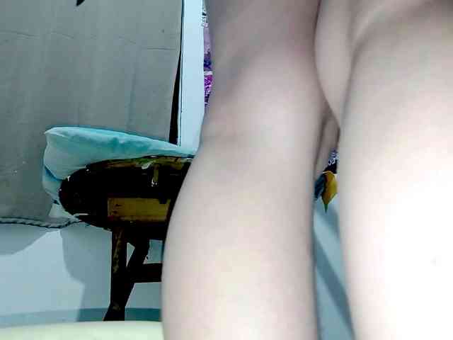 PetiteIvoryqueens webcam
