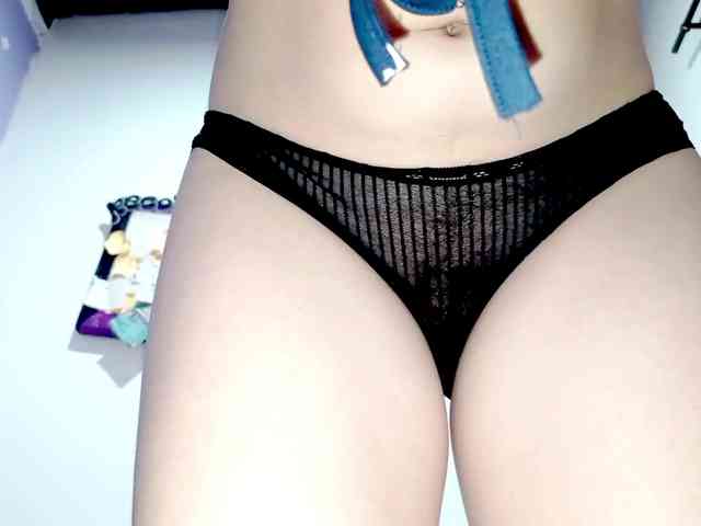 PetiteIvoryqueens webcam