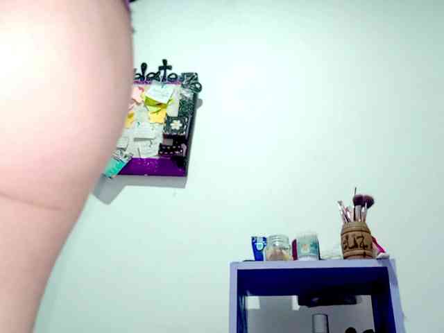 PetiteIvoryqueens webcam