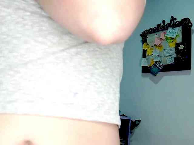 PetiteIvoryqueens webcam