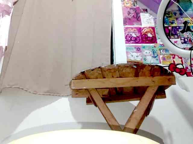 PetiteIvoryqueens webcam