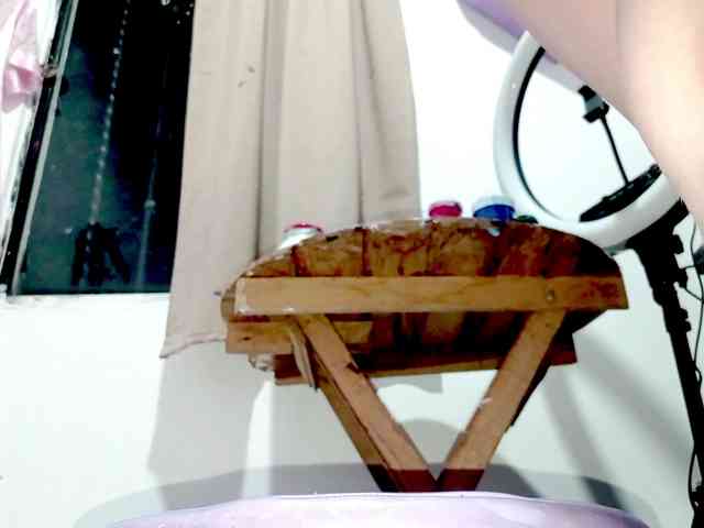 PetiteIvoryqueens webcam