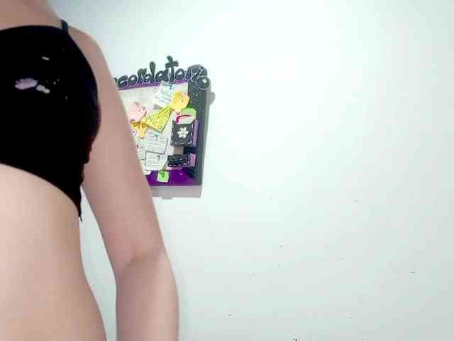 PetiteIvoryqueens webcam