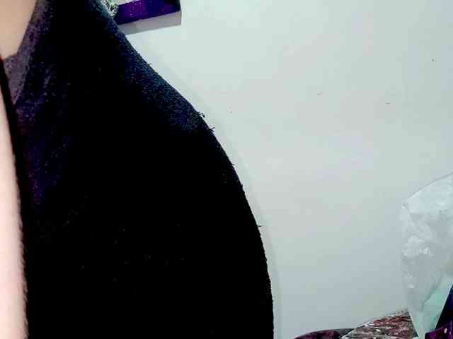 PetiteIvoryqueens webcam