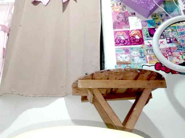 PetiteIvoryqueens webcam