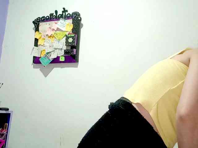 PetiteIvoryqueens webcam