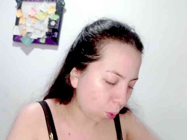 PetiteIvoryqueens webcam