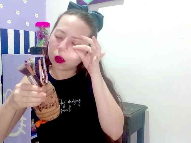 PetiteIvoryqueens webcam