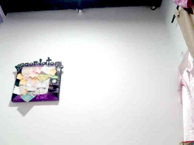 PetiteIvoryqueens webcam