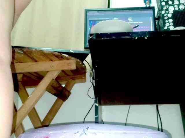 PetiteIvoryqueens webcam