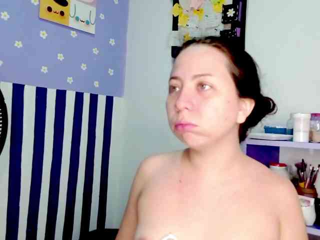 PetiteIvoryqueens webcam