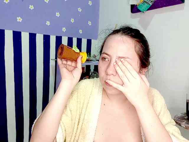 PetiteIvoryqueens webcam