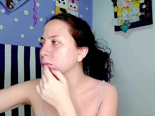 PetiteIvoryqueens webcam