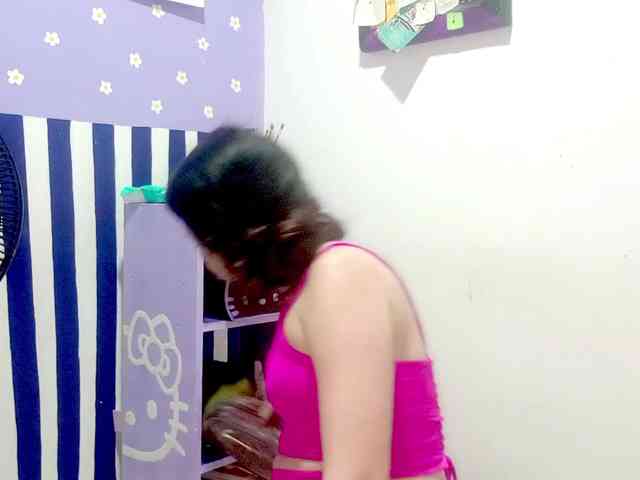PetiteIvoryqueens webcam