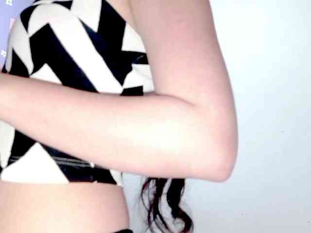 PetiteIvoryqueens webcam