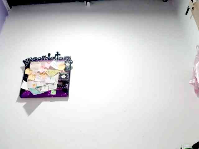 PetiteIvoryqueens webcam