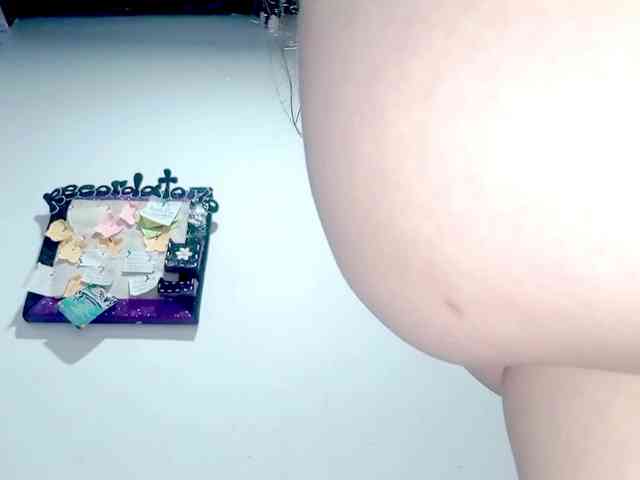 PetiteIvoryqueens webcam