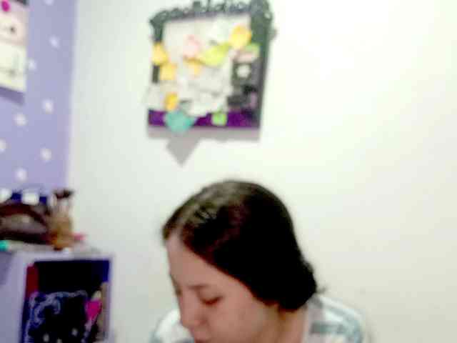 PetiteIvoryqueens webcam