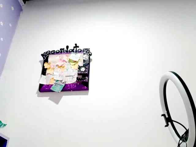 PetiteIvoryqueens webcam