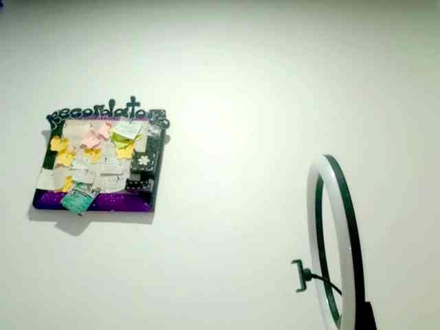 PetiteIvoryqueens webcam