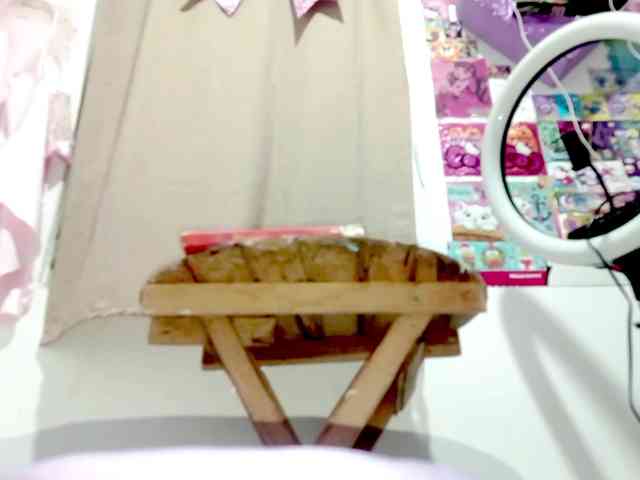 PetiteIvoryqueens webcam