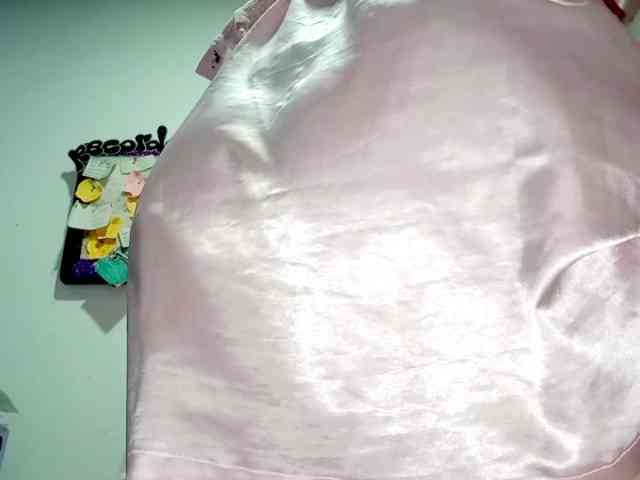 PetiteIvoryqueens webcam