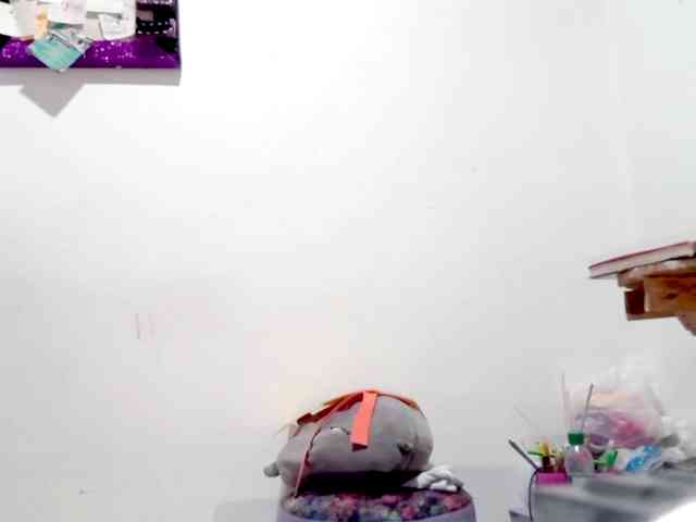 PetiteIvoryqueens webcam