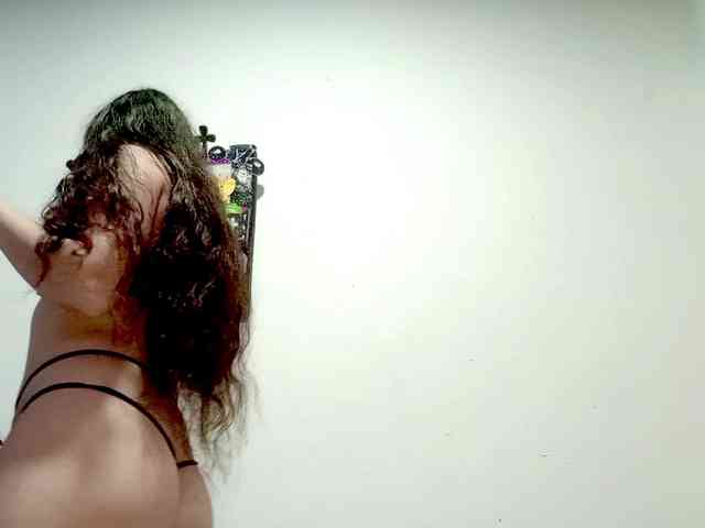 PetiteIvoryqueens webcam