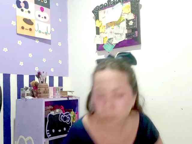 PetiteIvoryqueens webcam