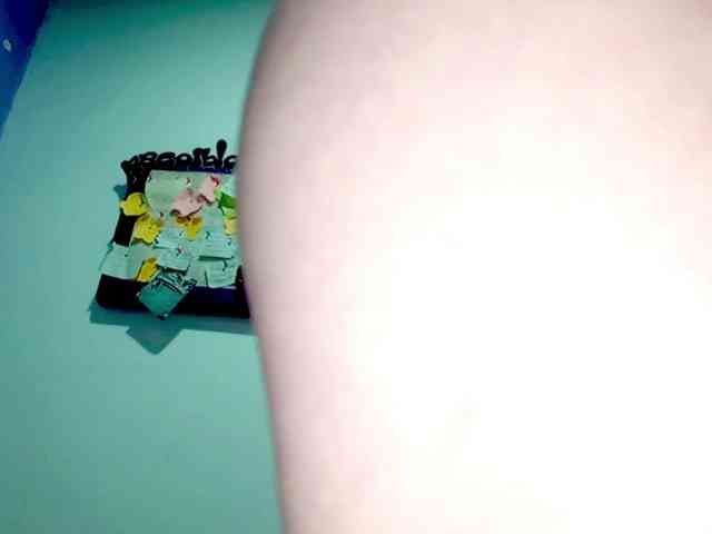 PetiteIvoryqueens webcam