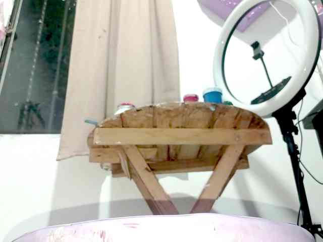PetiteIvoryqueens webcam