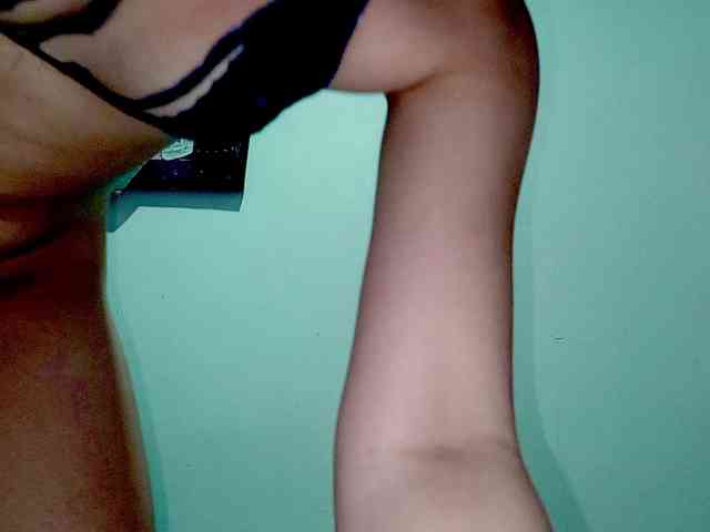 PetiteIvoryqueens webcam