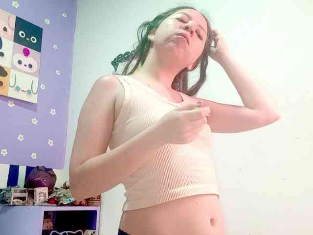 PetiteIvoryqueens webcam