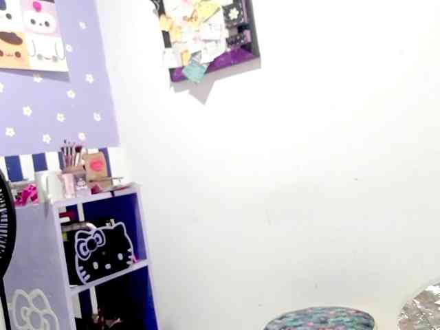 PetiteIvoryqueens webcam