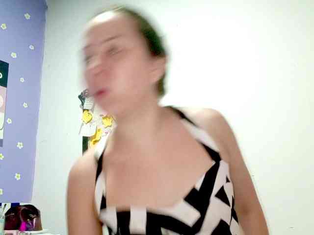 PetiteIvoryqueens webcam