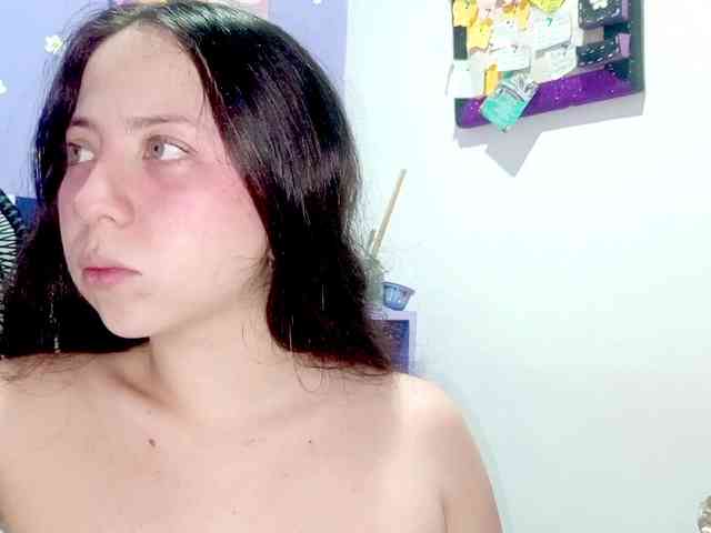 PetiteIvoryqueens webcam