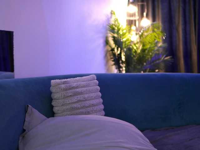 AishaBee webcam