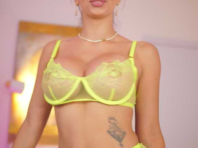 AishaBee live cam on BongaCams