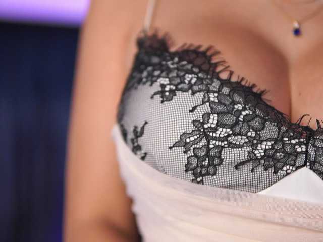 AishaBee live cam on BongaCams