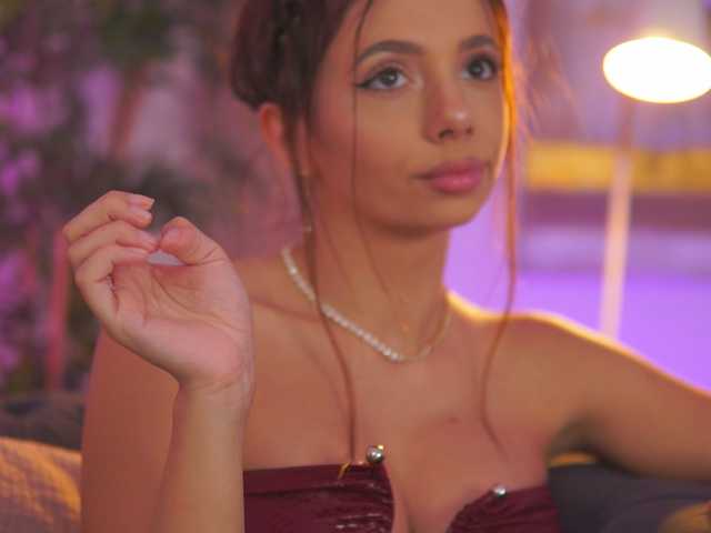 AishaBee webcam