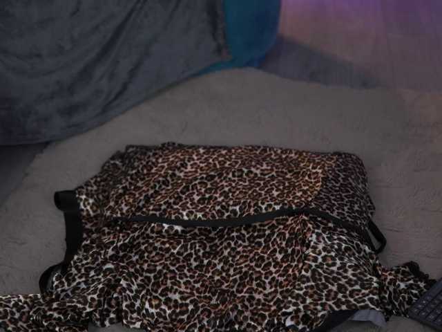 AishaBee webcam
