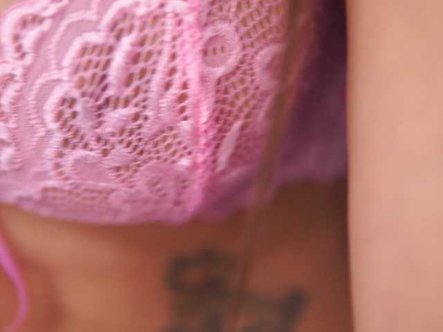 AishaBee live webcam show